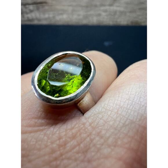 NEW size 7.5 oval cut peridot sterling silver ring 5.72 grams - Picture 5 of 16